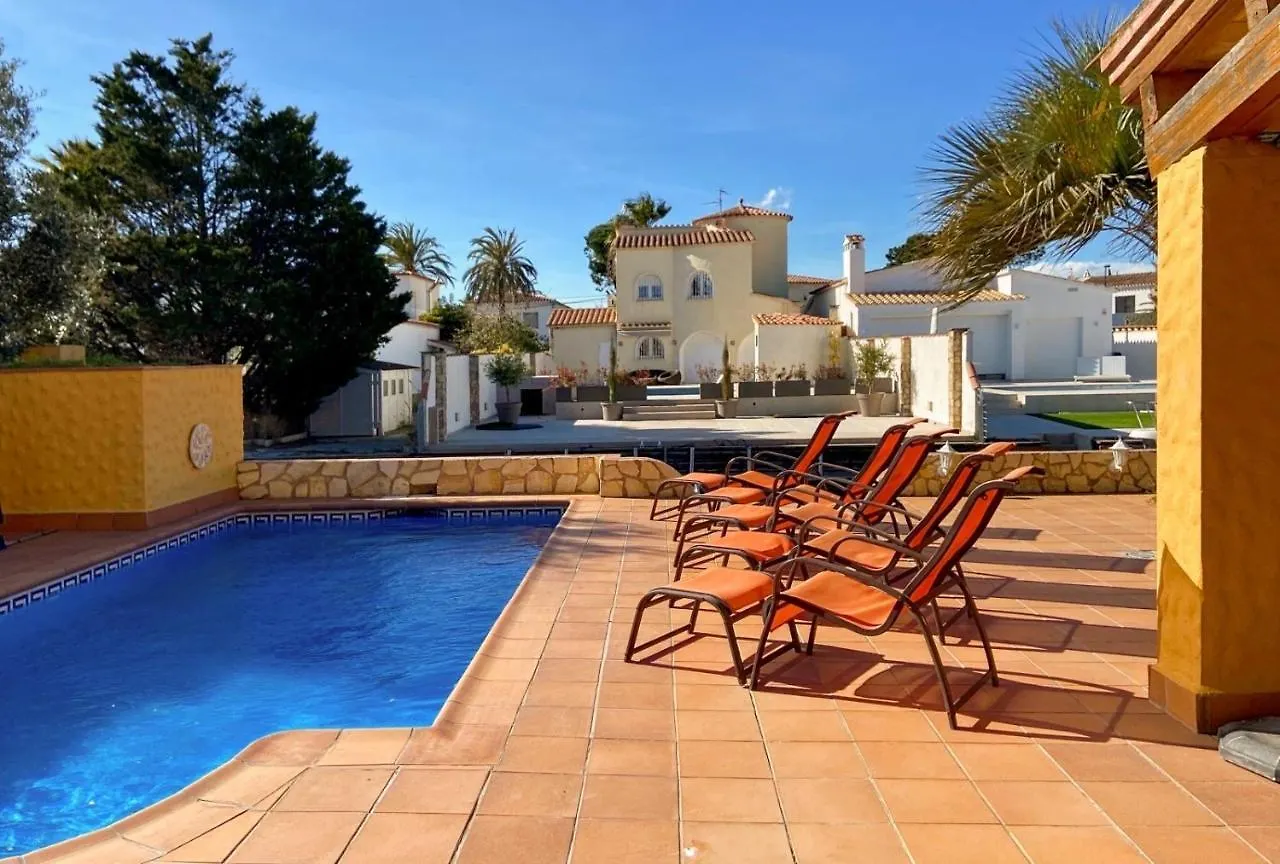 Ampuriahome Villa Hosting 15, Pool & Mooring 엠푸리아브라바