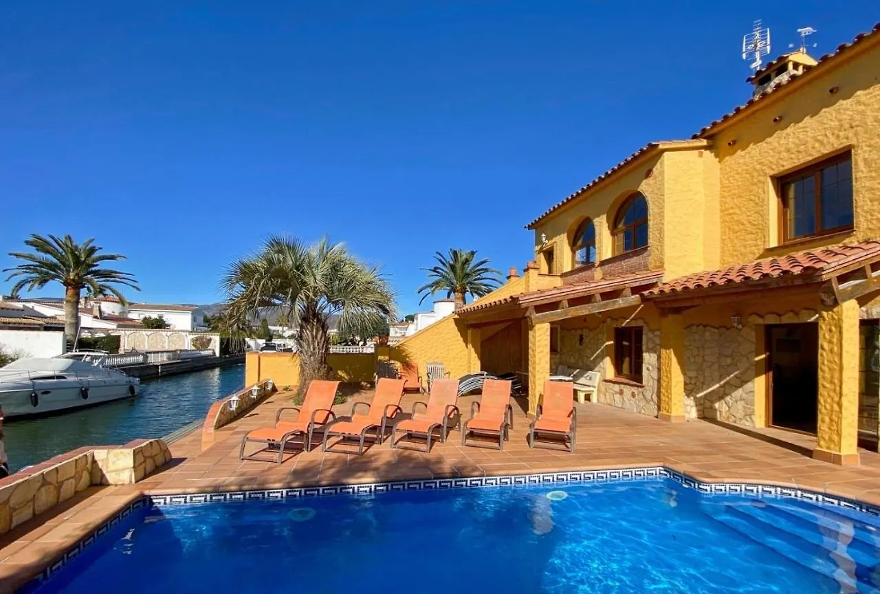 Ampuriahome Villa Hosting 15, Pool & Mooring 엠푸리아브라바