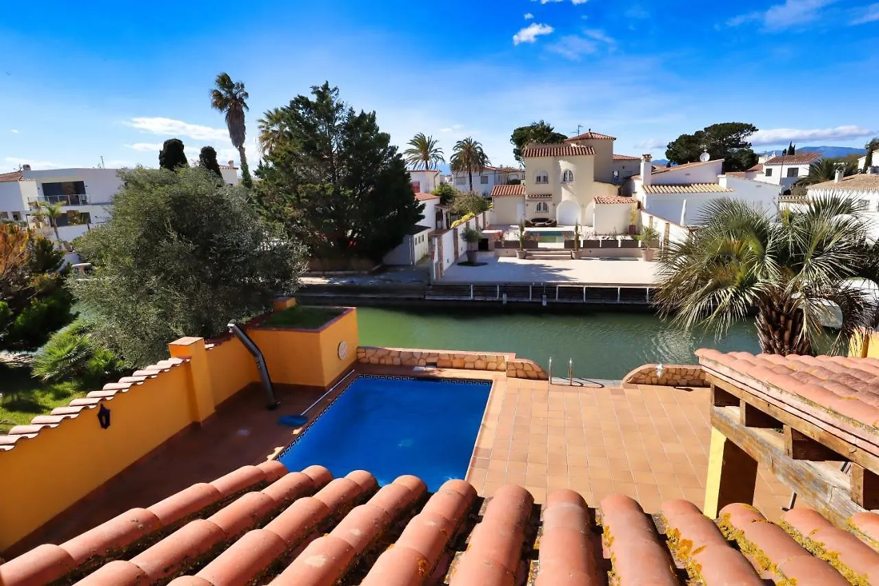 Ampuriahome Villa Hosting 15, Pool & Mooring 엠푸리아브라바